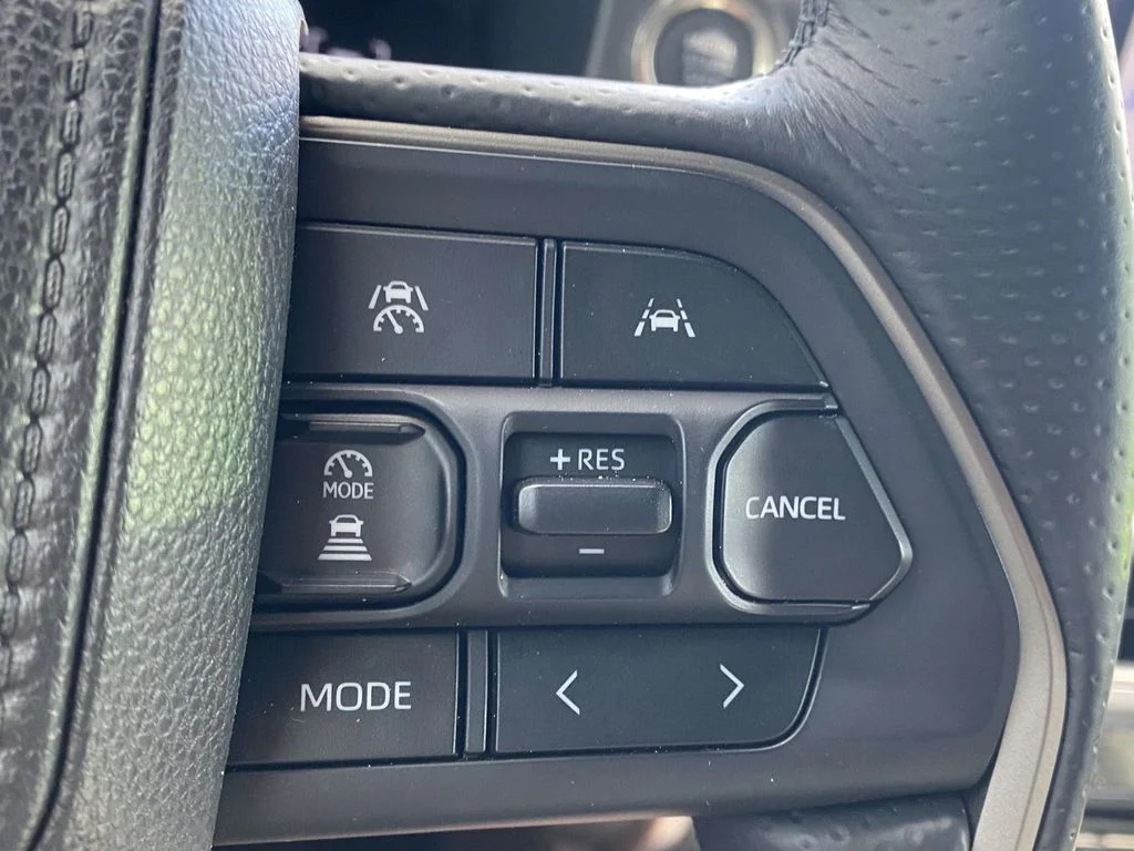 Used 2025 White Toyota SR5 image 29