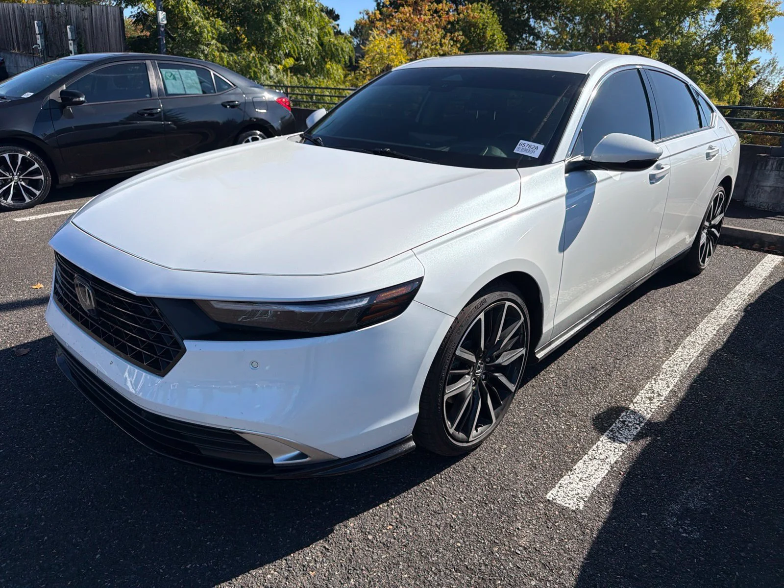 Used 2025 Platinum White Pearl Honda Touring image 1