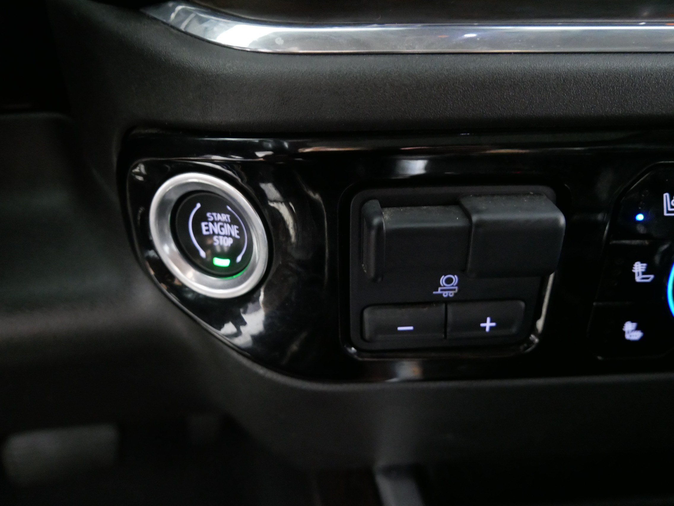 Used 2023 Titanium Rush Metallic GMC SLT image 29