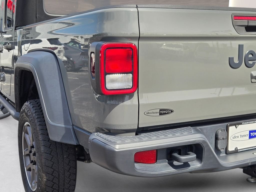 Used 2020 Gray Jeep Sport image 9