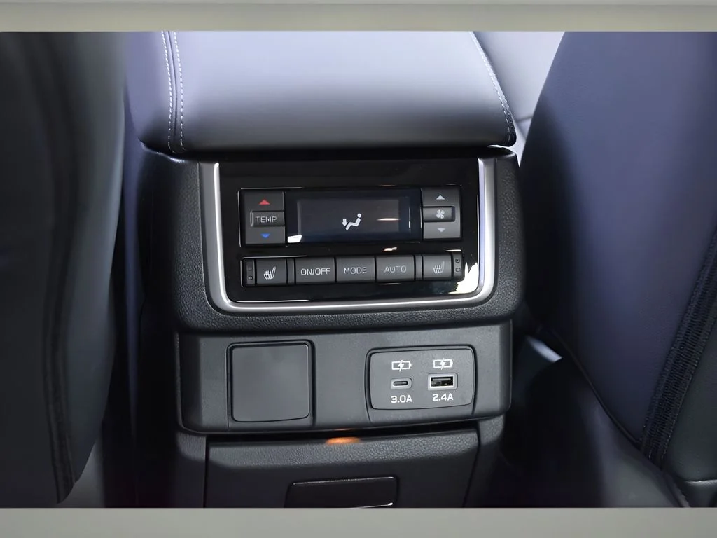 Used 2025 Ice Silver Metallic Subaru Limited image 12