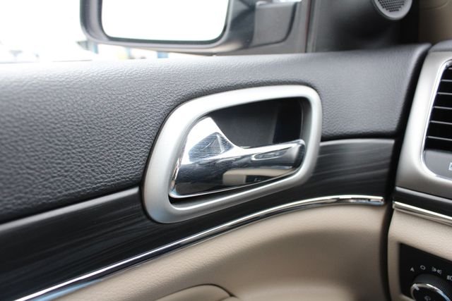 Certified Used 2020 Velvet Jeep Limited image 7