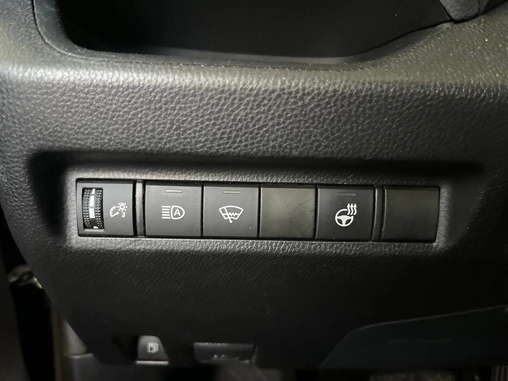 Used 2021  Toyota XLE image 13