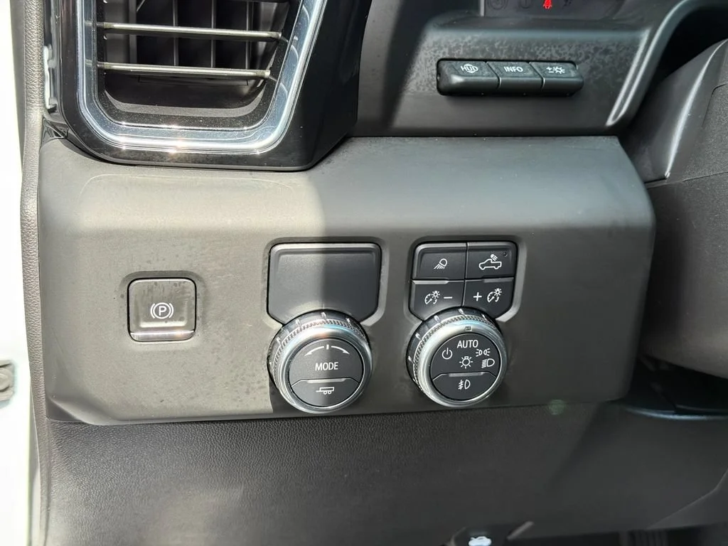 Used 2024 White Frost Tricoat GMC Denali image 26