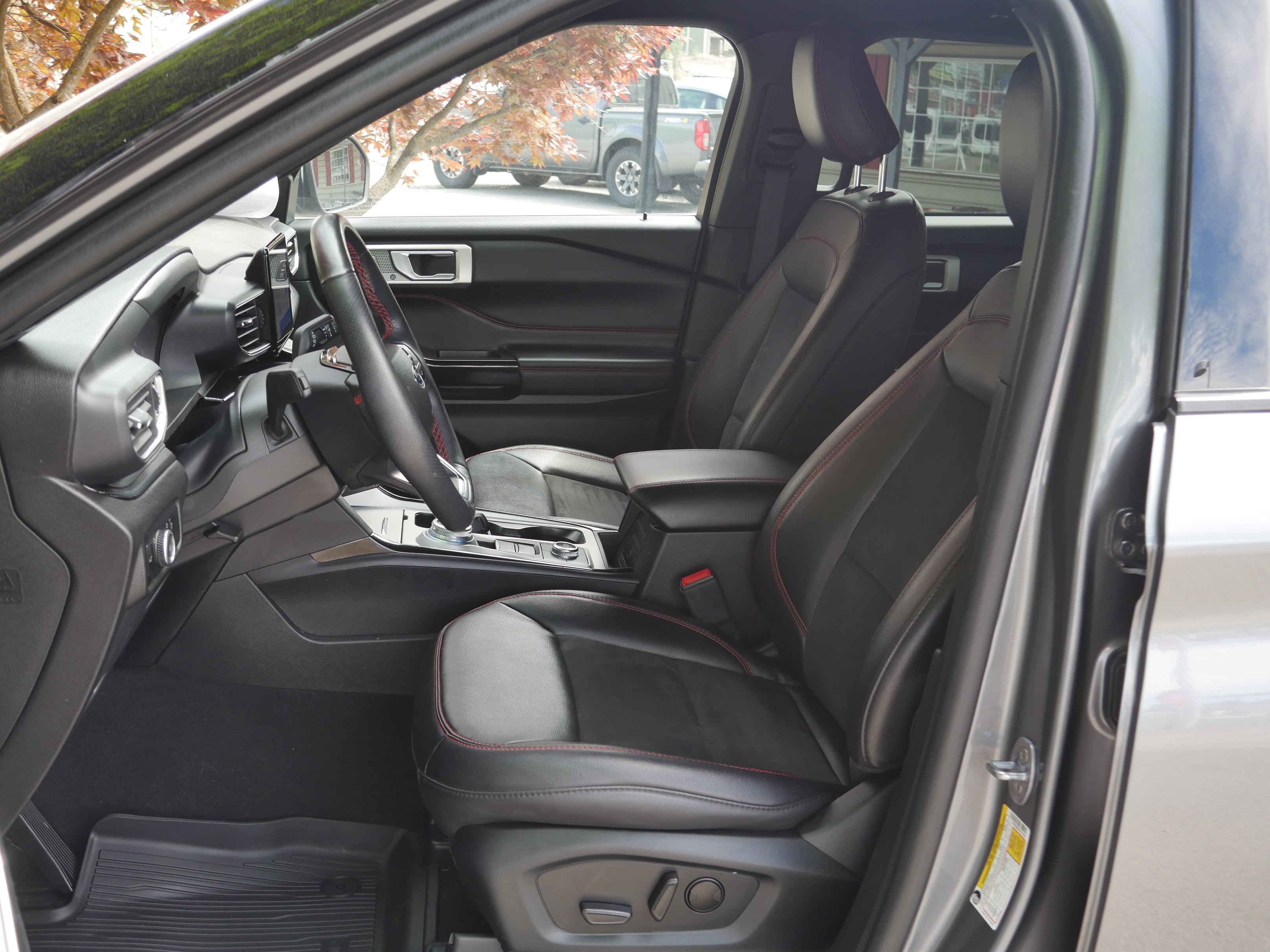 Certified Used 2023 Gray Ford ST-Line image 3