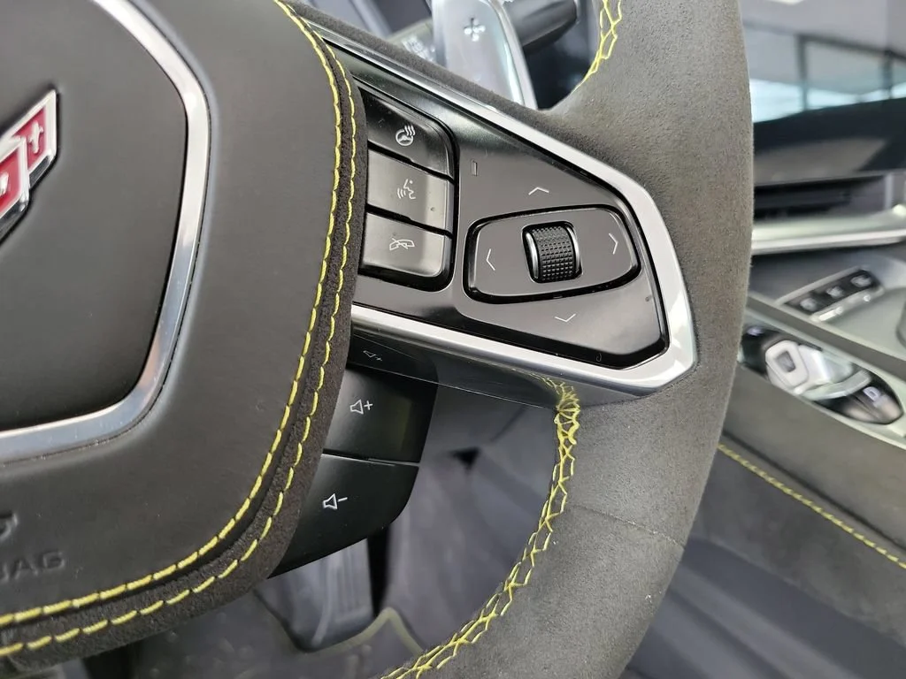 Used 2023 ACCELERATE YELLOW METALLIC Chevrolet 3LT image 29