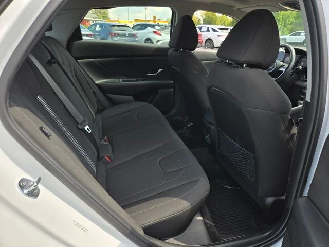 Used 2025 White Hyundai SEL Convenience image 19