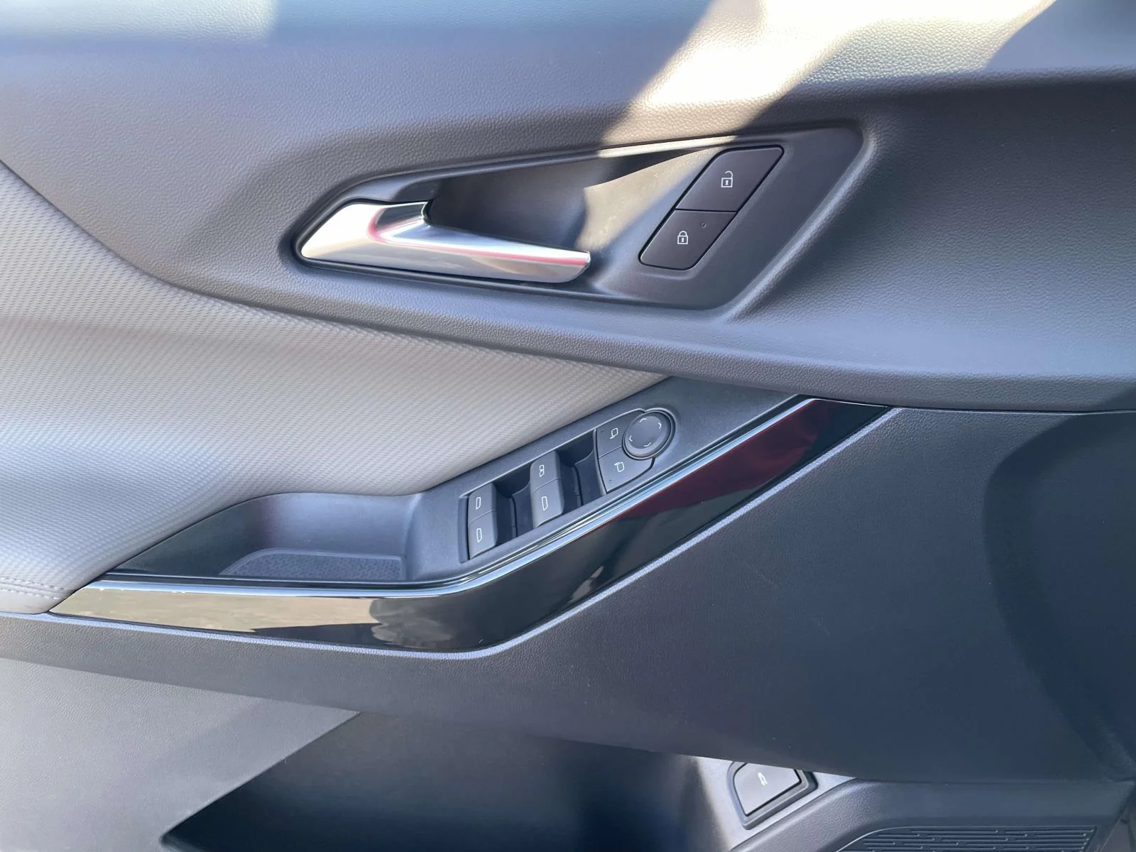 New 2027 Sterling Gray Metallic Chevrolet LT image 14