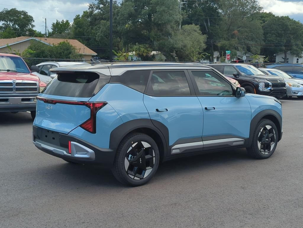 New 2027 Frost Blue / Black Roof Kia S image 7