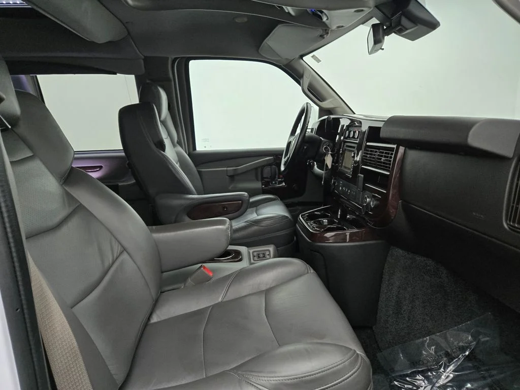 Used 2021 White Fade Chevrolet Explorer Limited SE image 30