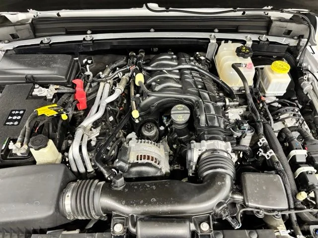 Used 2023 White Jeep Mojave image 27