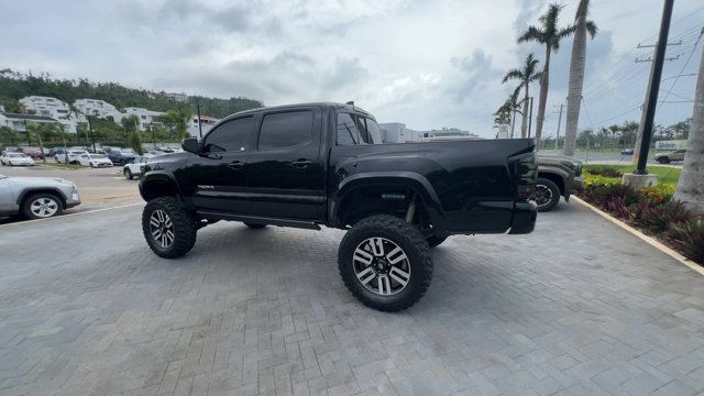 Used 2018  Toyota  image 8