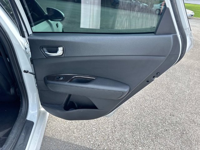 Used 2018 White Kia EX image 22