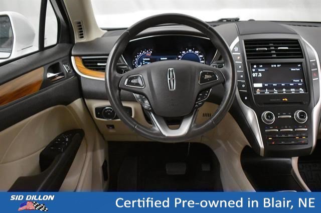 Certified Used 2017 White Platinum Metallic Tri-Coat Lincoln Select image 4
