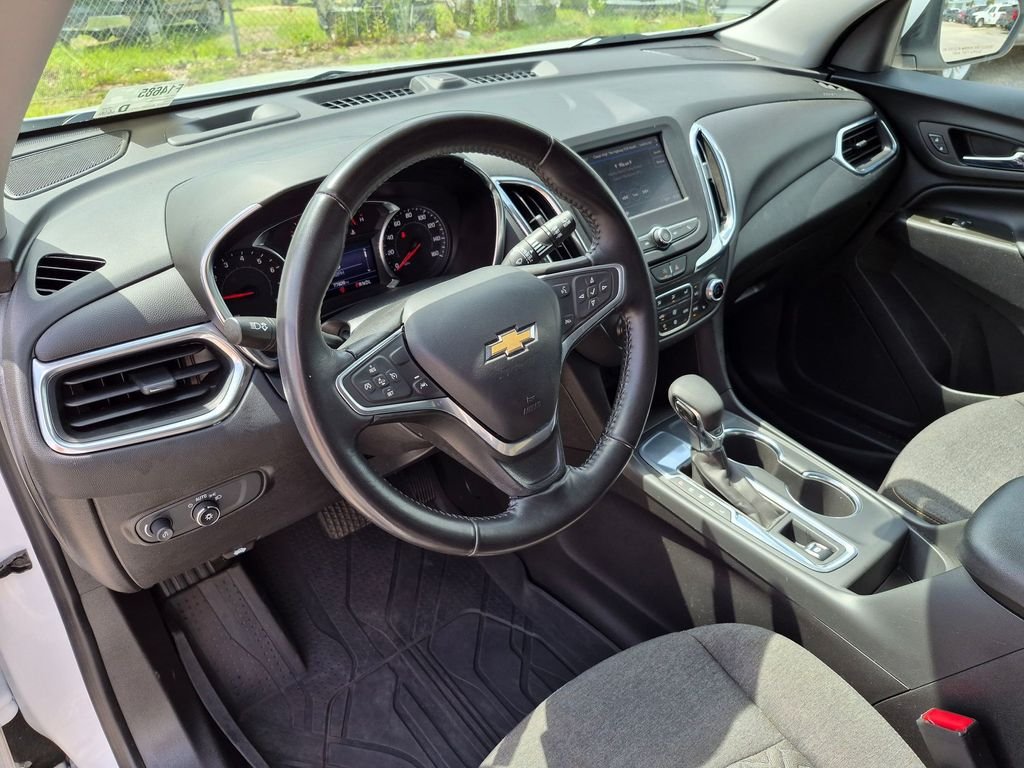 Used 2022 White Chevrolet LT image 32
