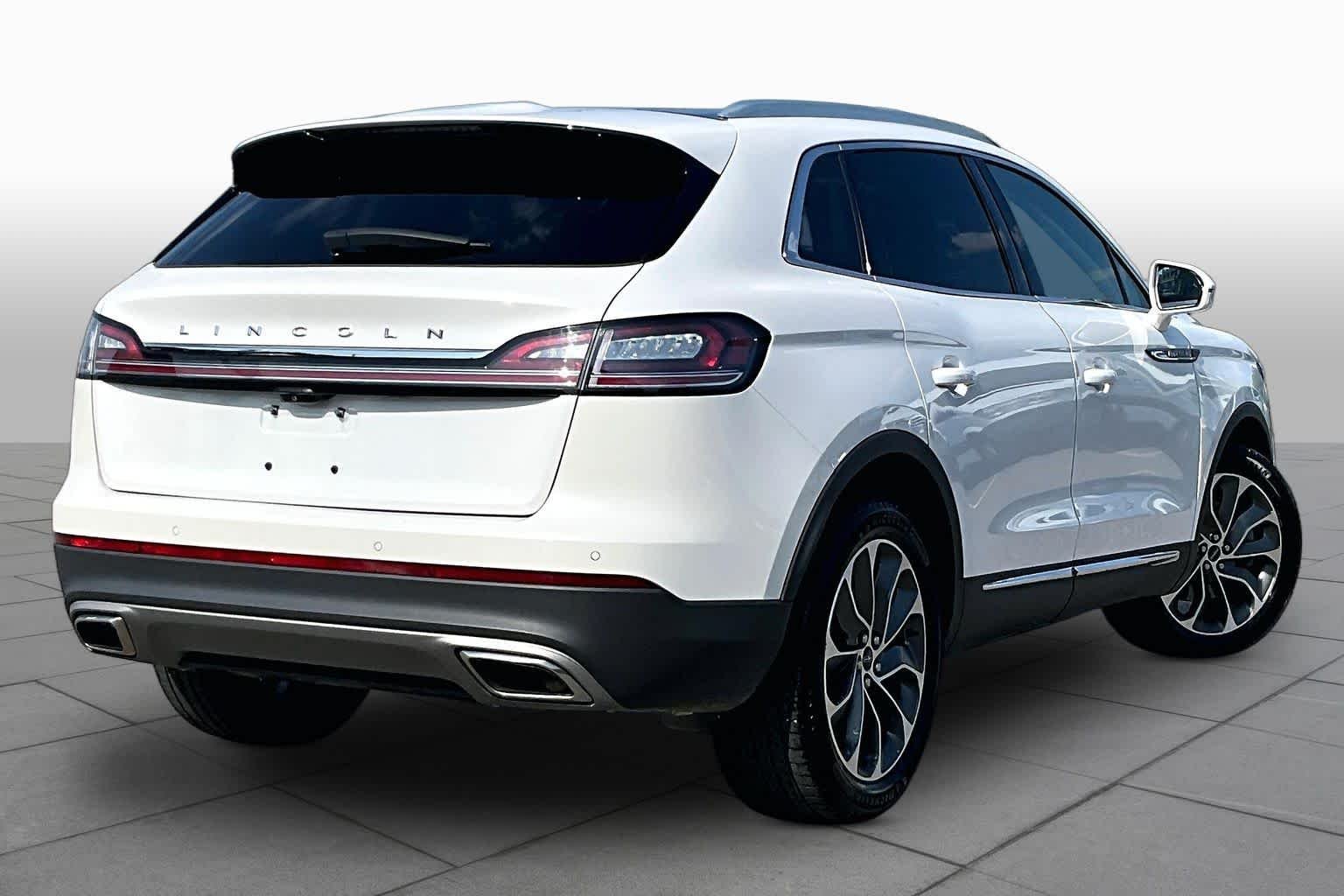 Used 2022 Pristine White Lincoln Reserve image 12