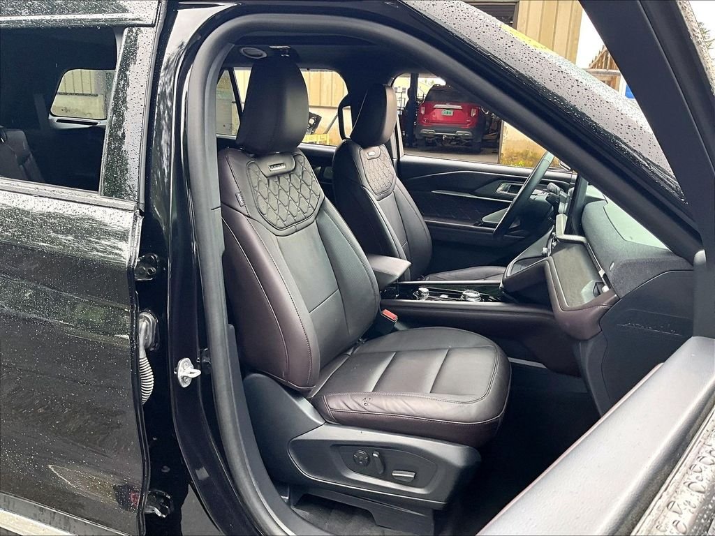 Used 2025 Black Metallic Ford Platinum image 11