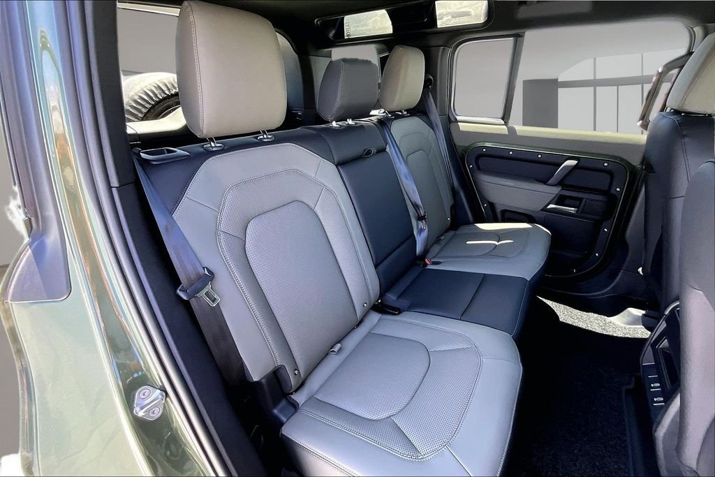 New 2026 BELGRAVIA GREEN Land Rover S image 10