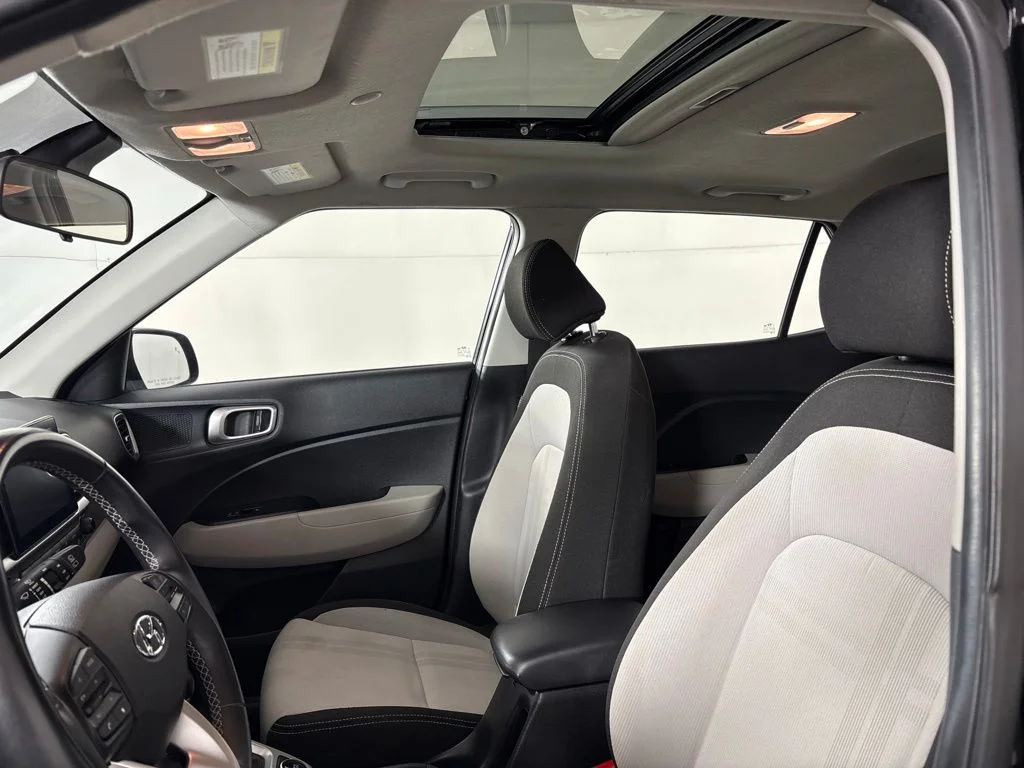 Used 2025 Black Hyundai SEL image 27