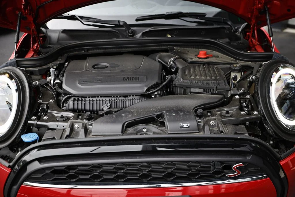 Used 2024 Chili Red MINI Signature image 29