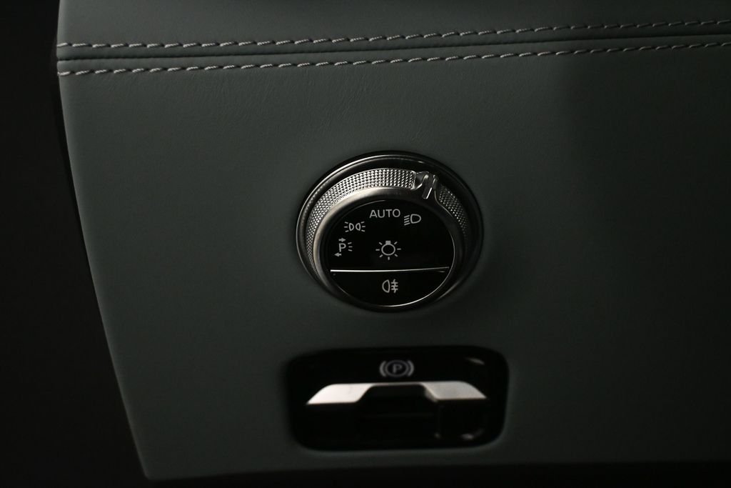 Certified Used 2025  Mercedes-Benz Base image 9