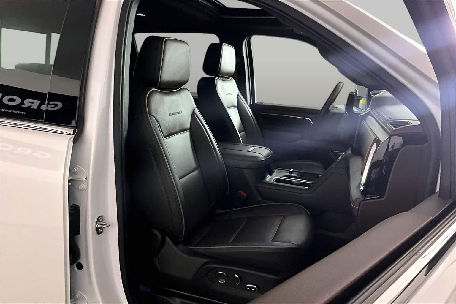 Used 2024 White Frost Tricoat GMC Denali image 9