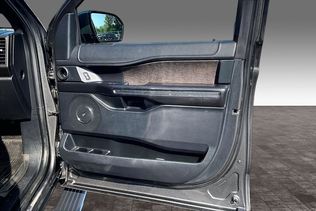 Used 2018 Magnetic Ford Limited image 13