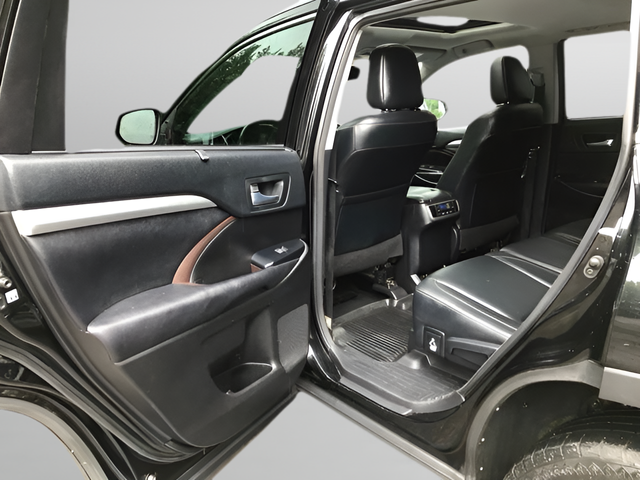 Used 2018 Black Toyota XLE image 10