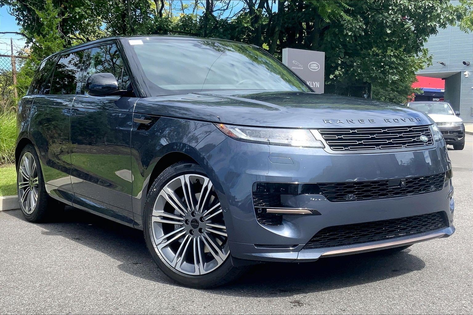 New 2027 Varesine Blue Land Rover Dynamic SE image 2