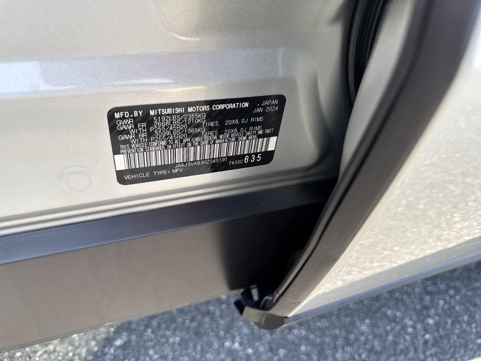 Used 2024 Alloy Silver Metallic Mitsubishi SE image 39