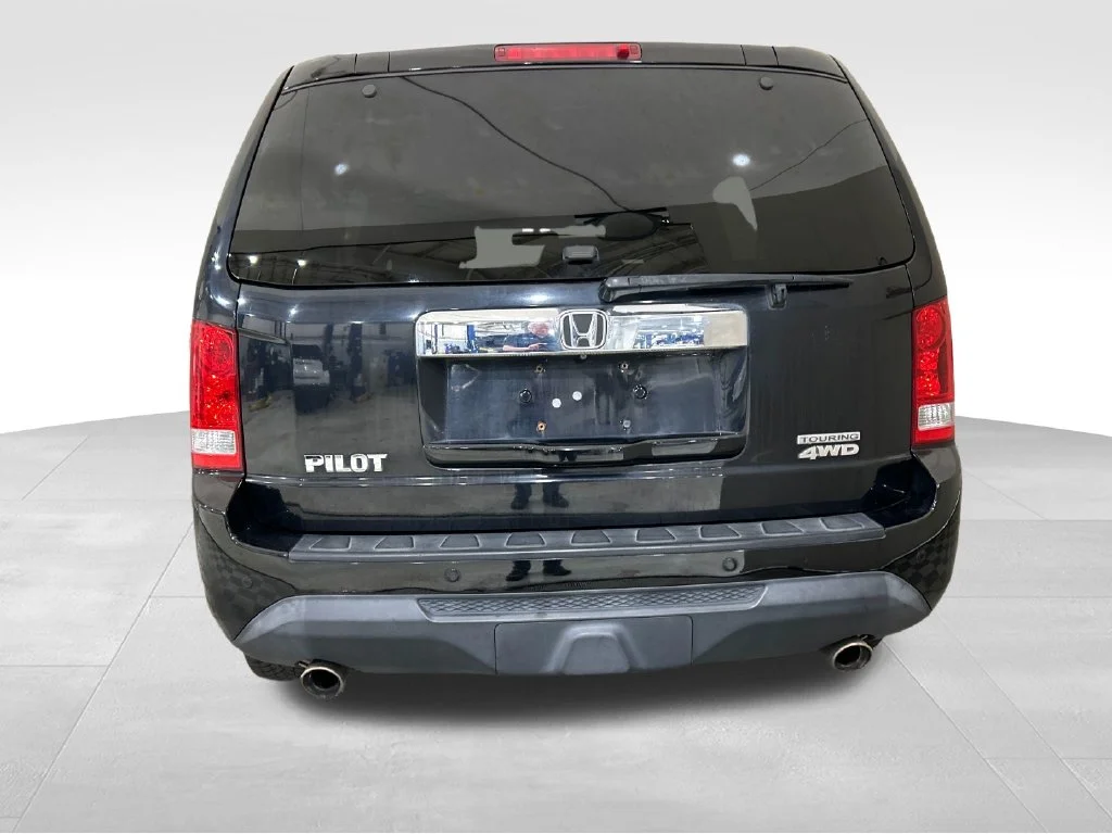 Used 2013 Black Honda Touring image 4