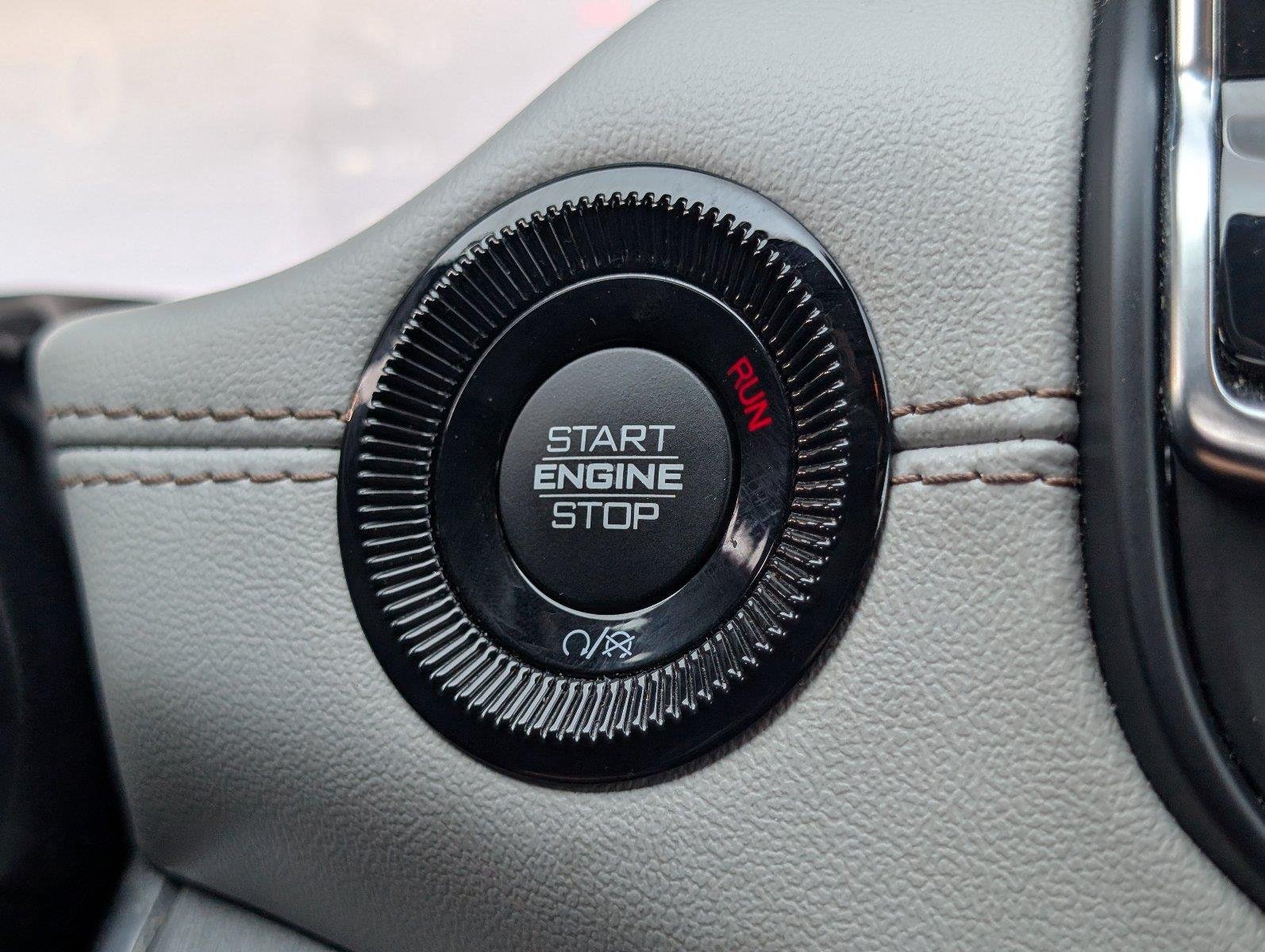 Used 2024 Sting-Gray Clearcoat Jeep Limited image 26