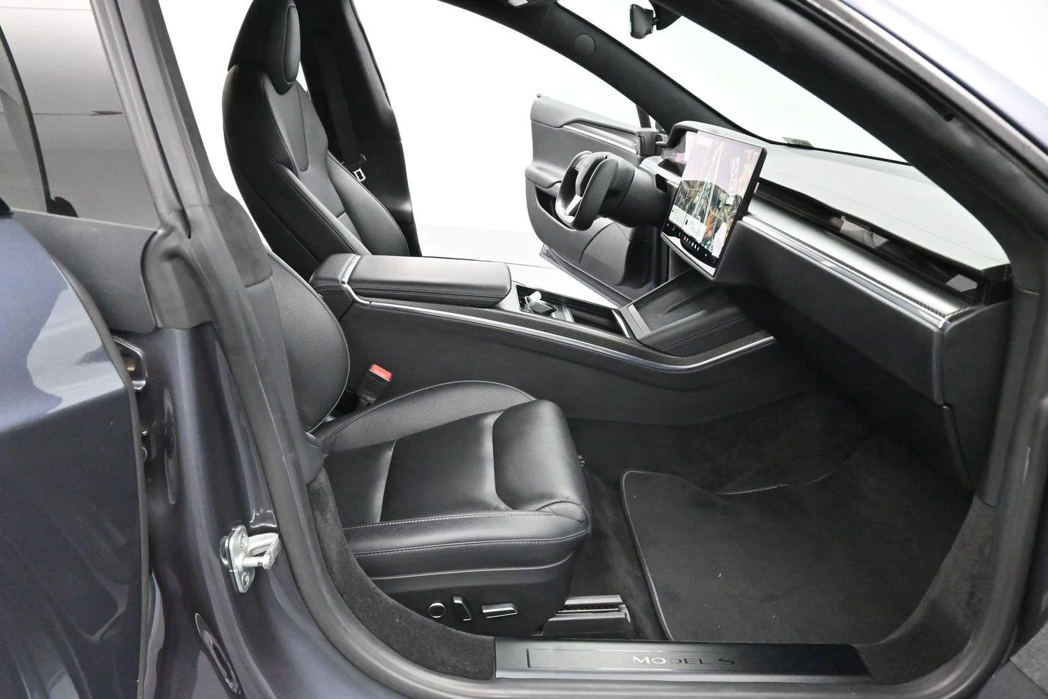 Used 2021 Midnight Silver Metallic Tesla Plaid image 28