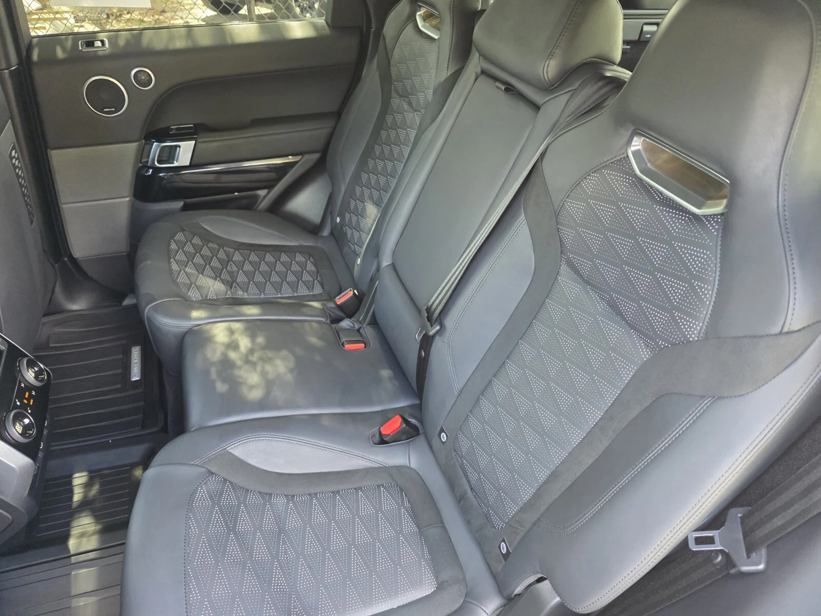 Certified Used 2022 Fuji White Land Rover SVR image 17