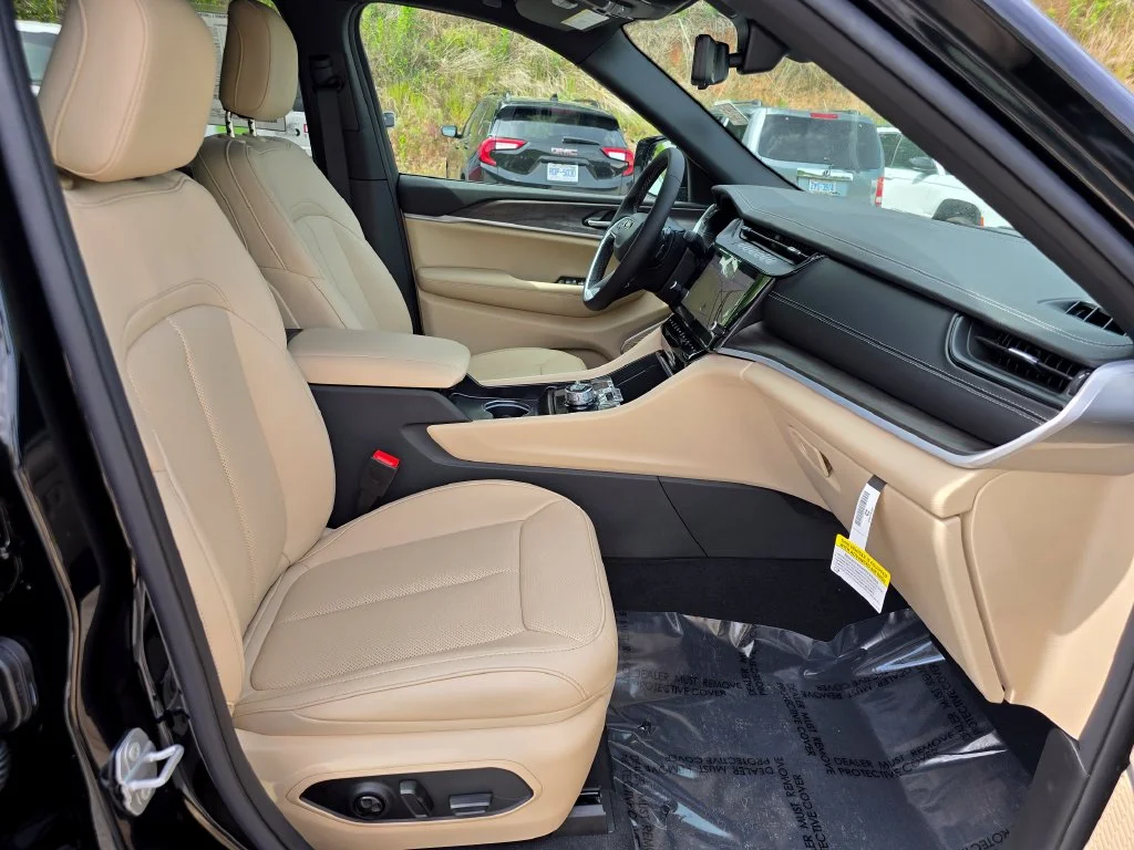 New 2026 Black Jeep Limited image 28