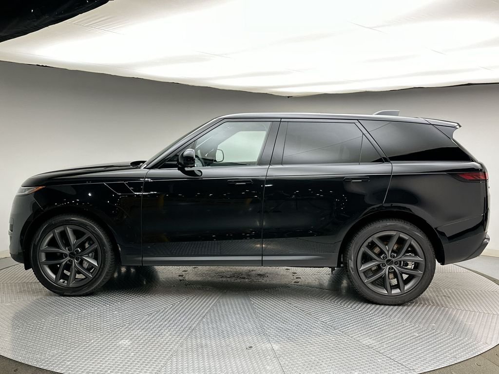 New 2027 Santorini Black Metallic Land Rover SE image 2