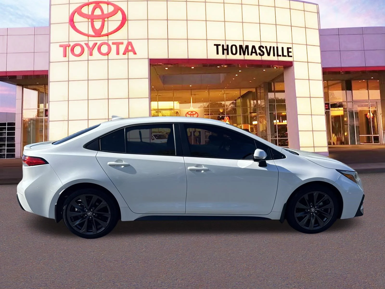 Used 2024  Toyota  image 4