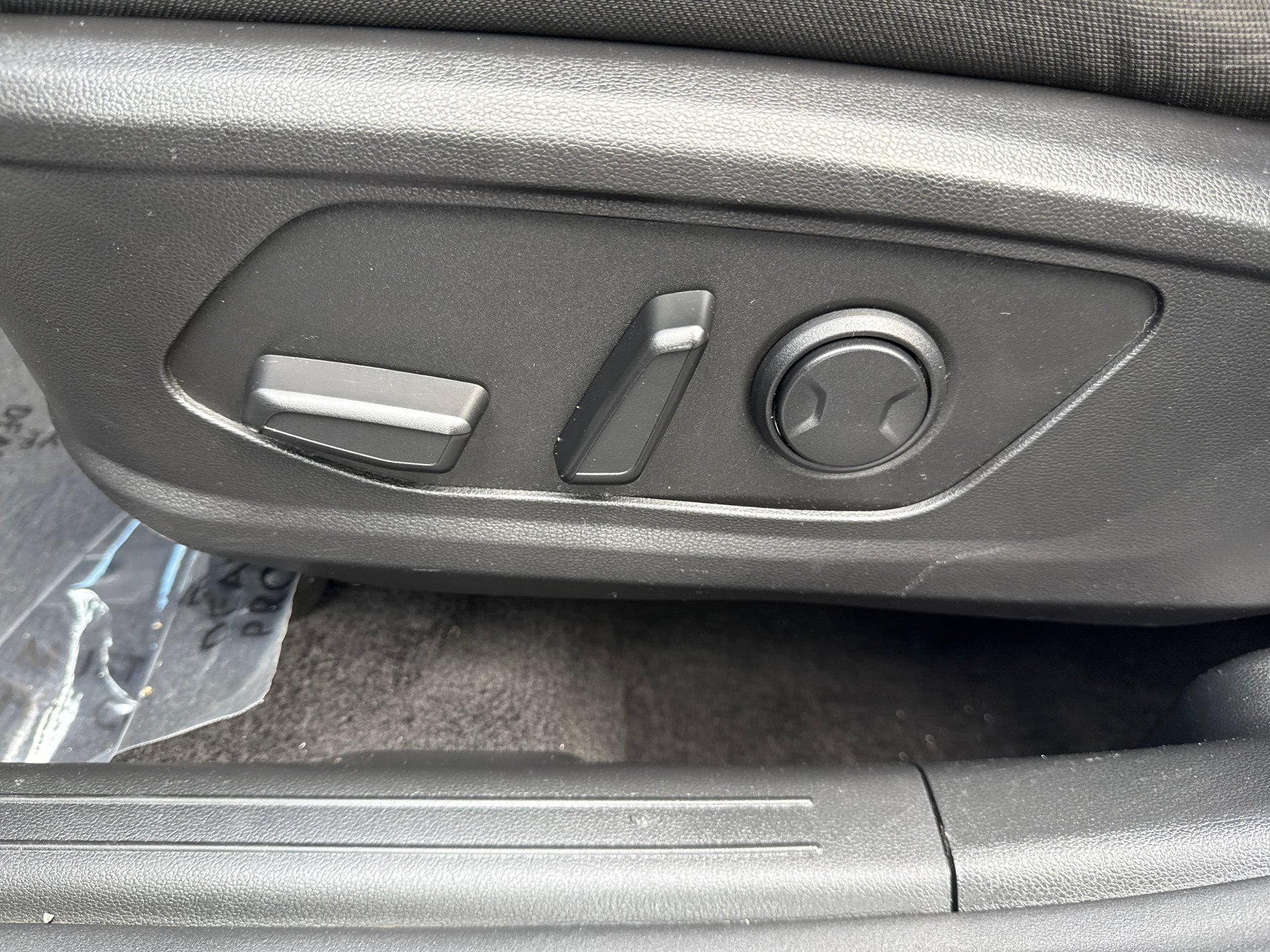 Used 2024 Shimmering Silver Hyundai SEL image 22