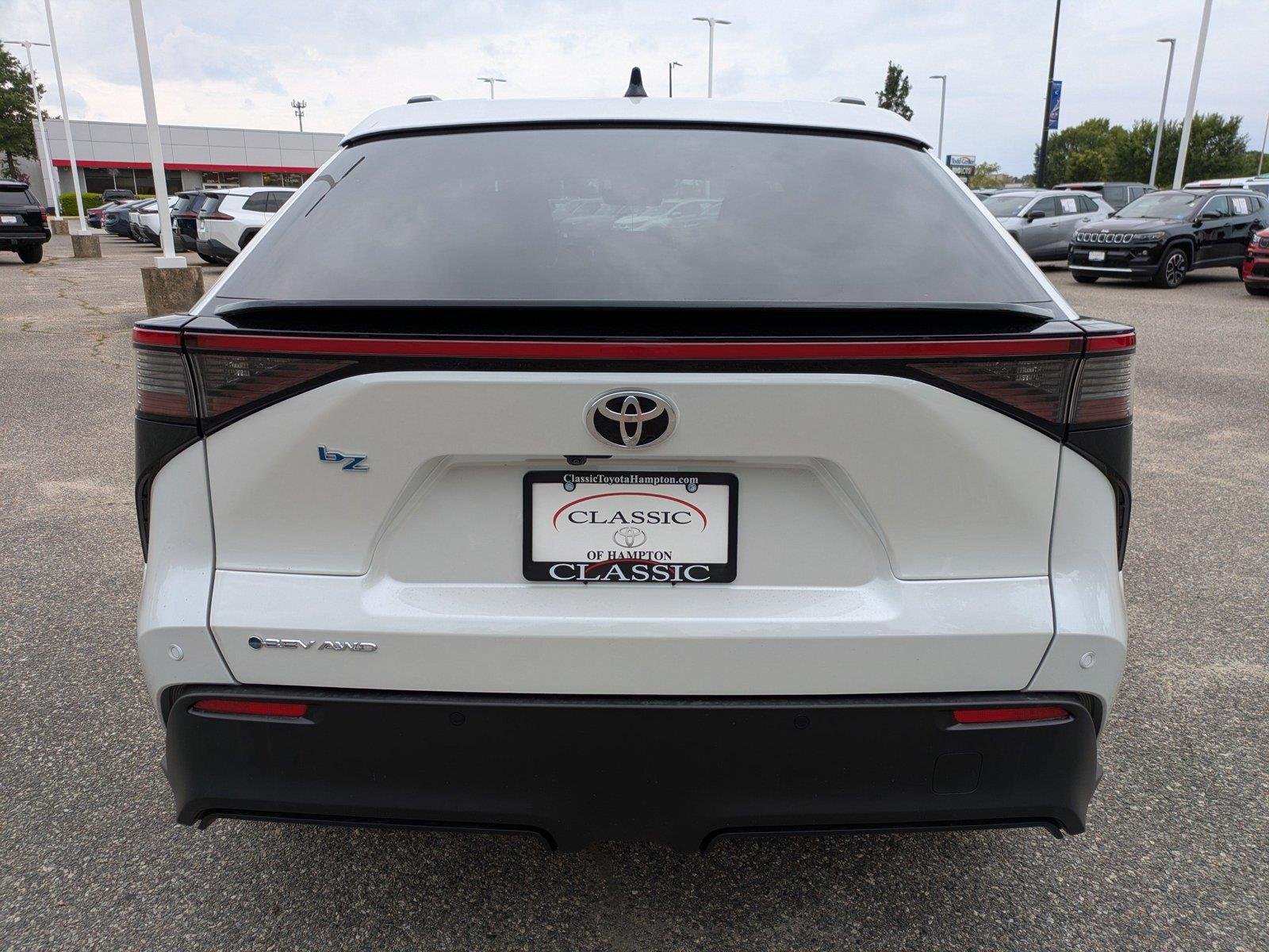 New 2026 Wind Chill Pearl Toyota XLE image 5