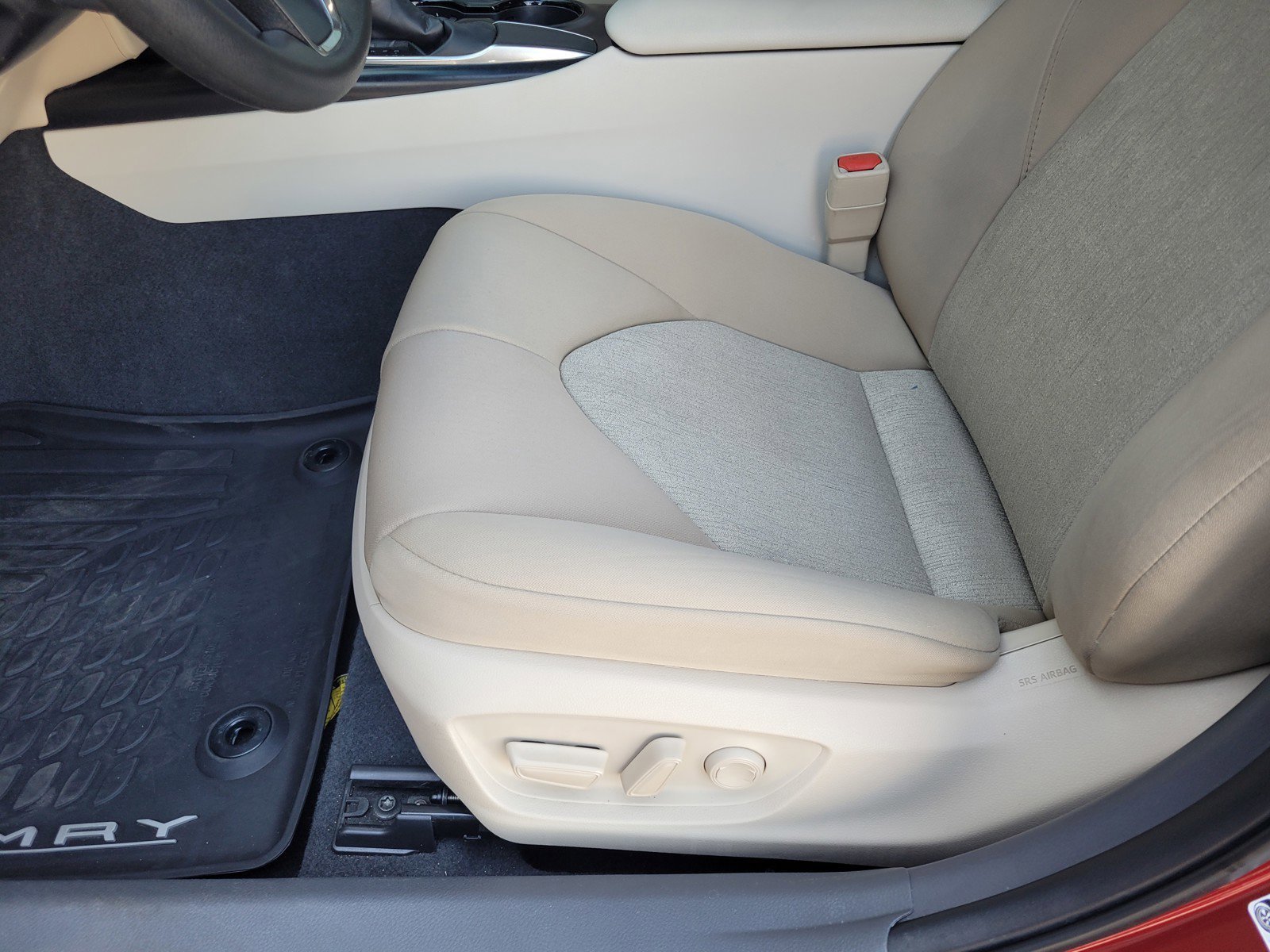 Used 2019 Red Toyota  image 23