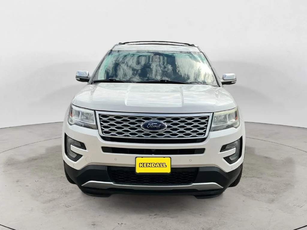 Used 2016 White Ford Platinum image 3