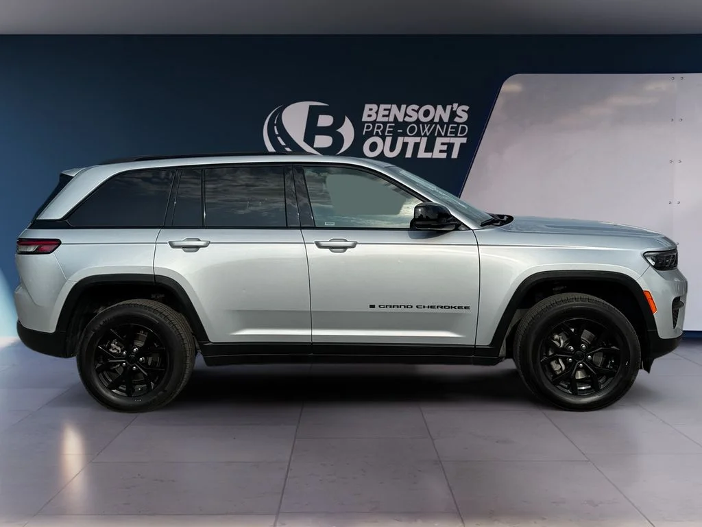 Used 2025 Silver Jeep Altitude image 6