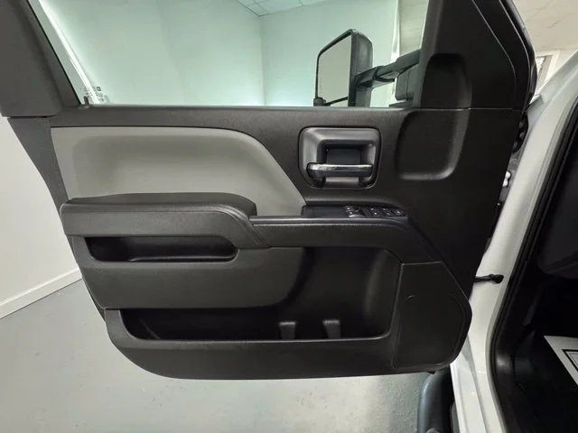 Used 2017 SUMMIT WHITE Chevrolet Work Truck image 8