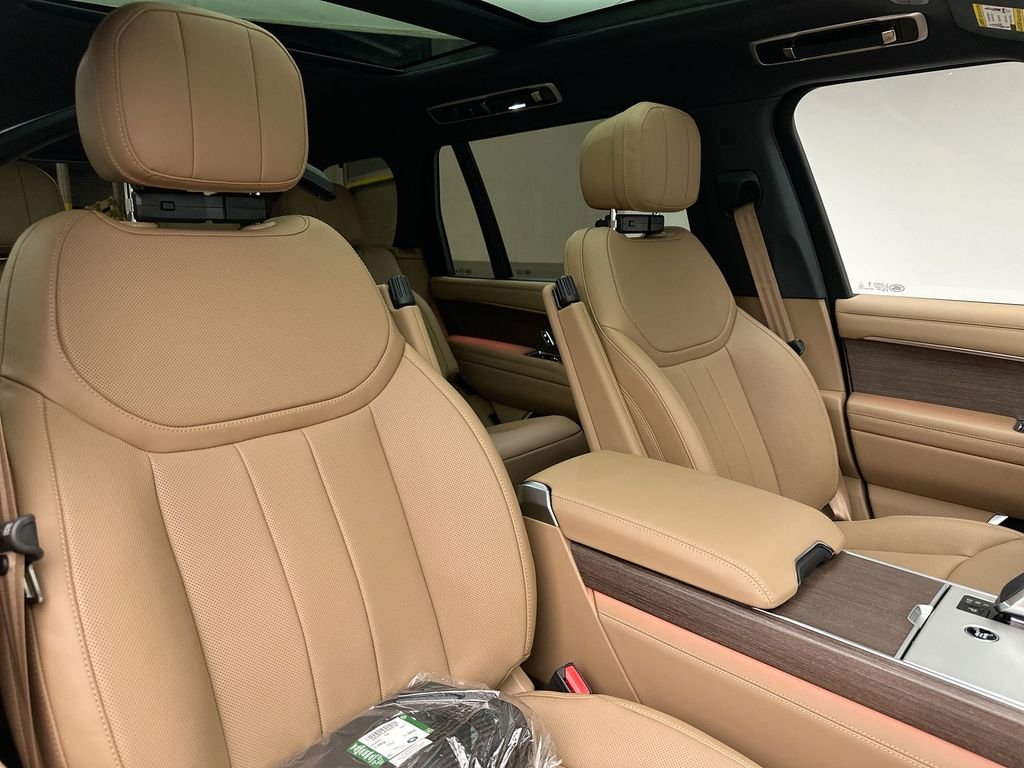 New 2026 Belgravia Green Land Rover SE image 14