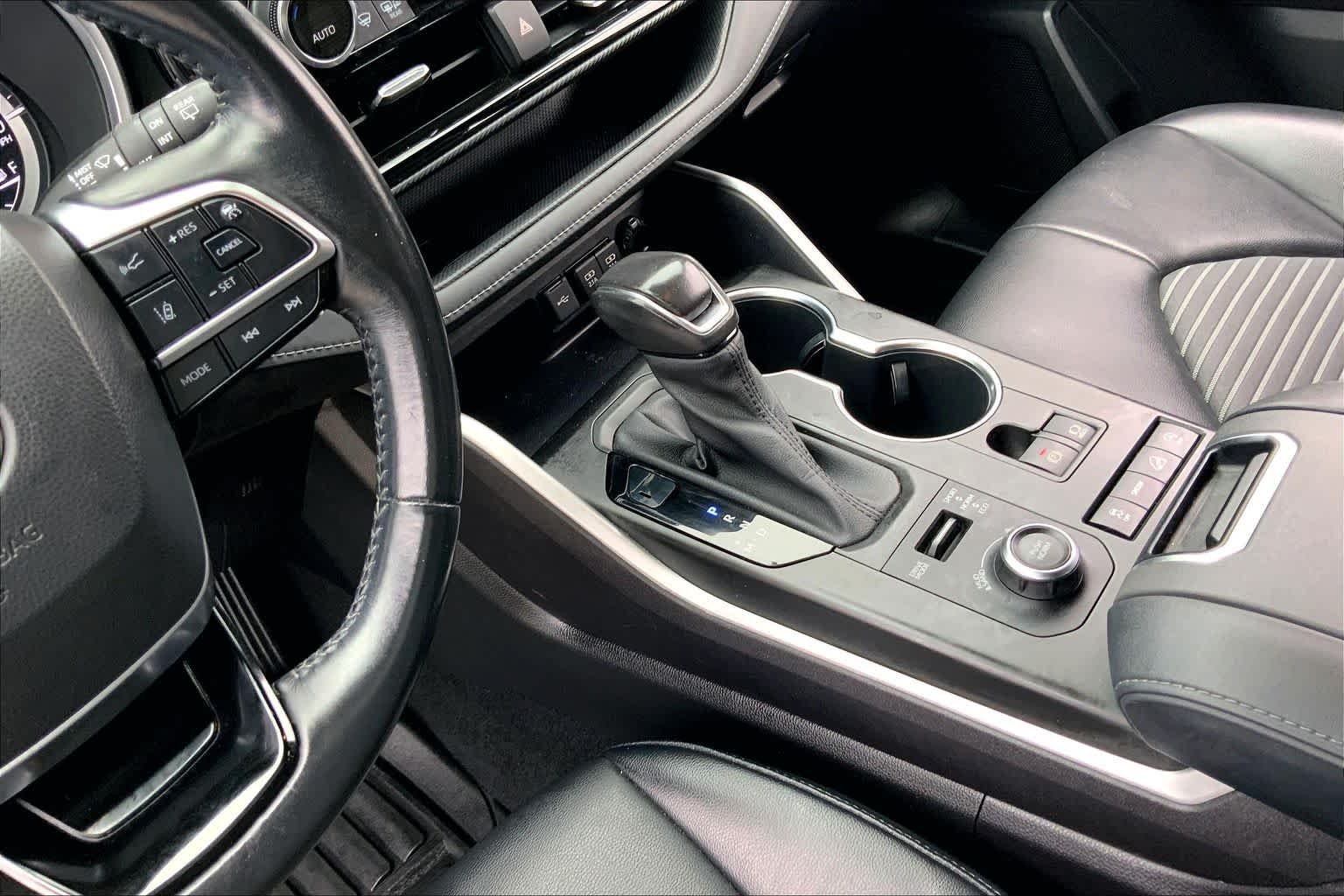 Used 2021 Midnight Black Metallic Toyota XSE image 16