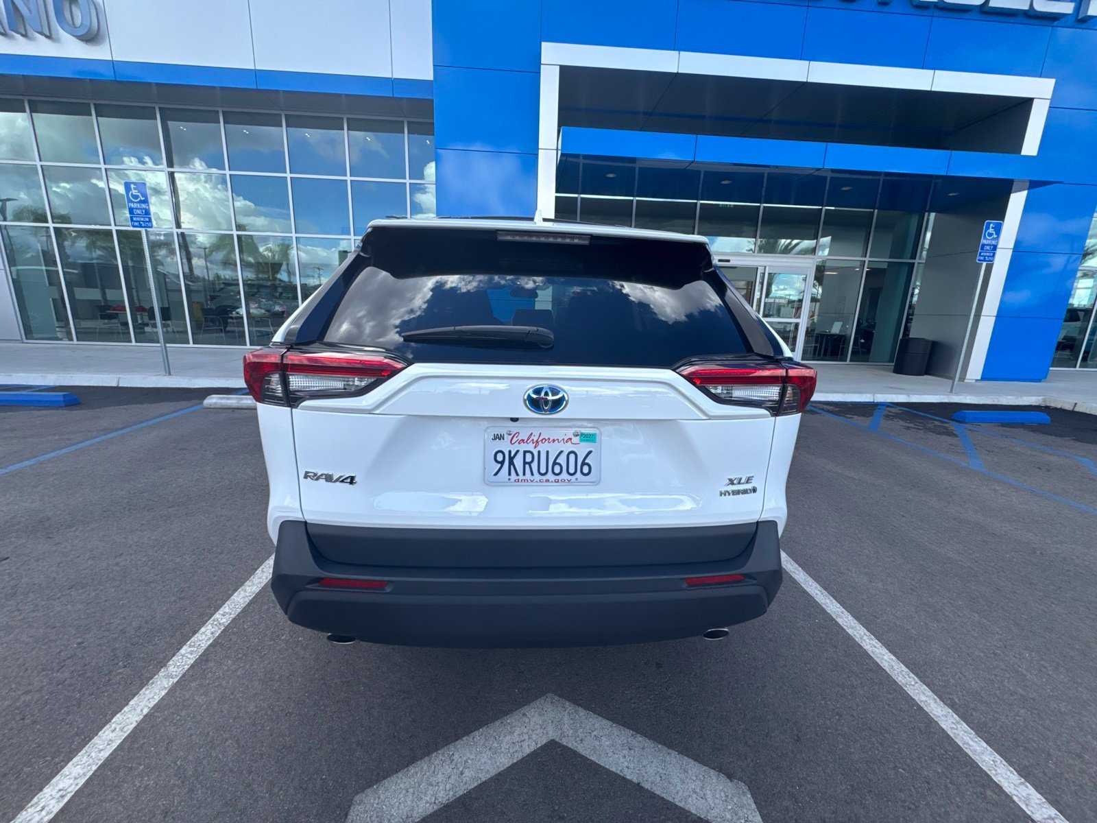 Used 2024 White Toyota XLE image 5