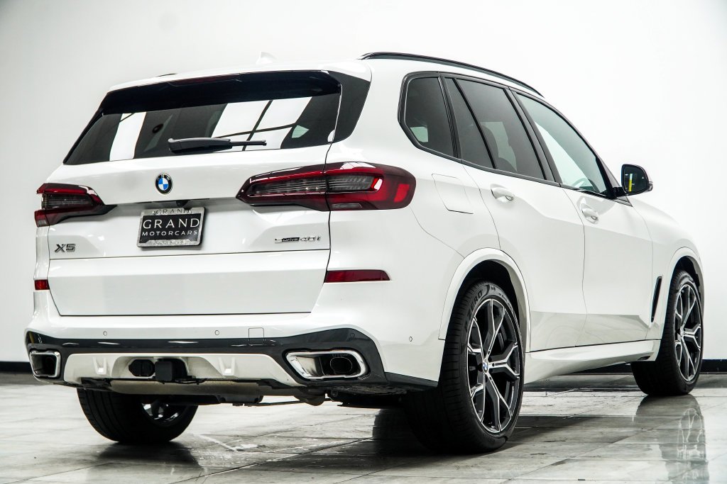 Used 2023 White BMW sDrive40i image 15