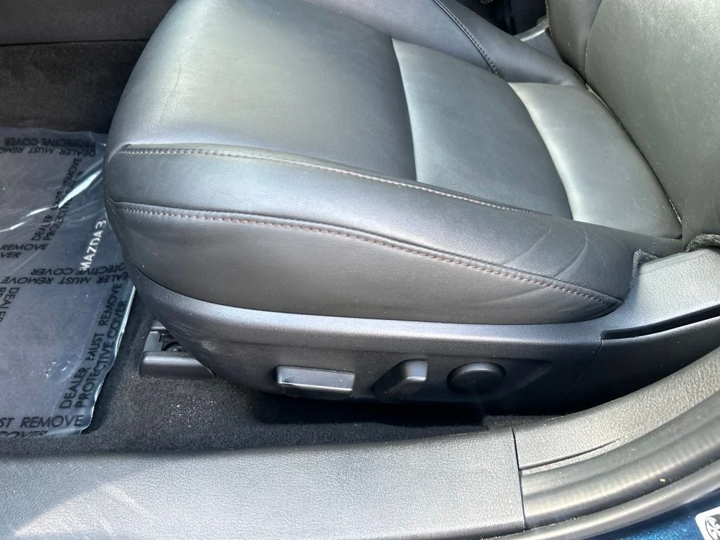 Used 2021 Blue Mazda Preferred image 17