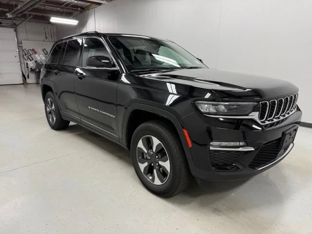 Used 2024 Black Jeep LIMI image 3