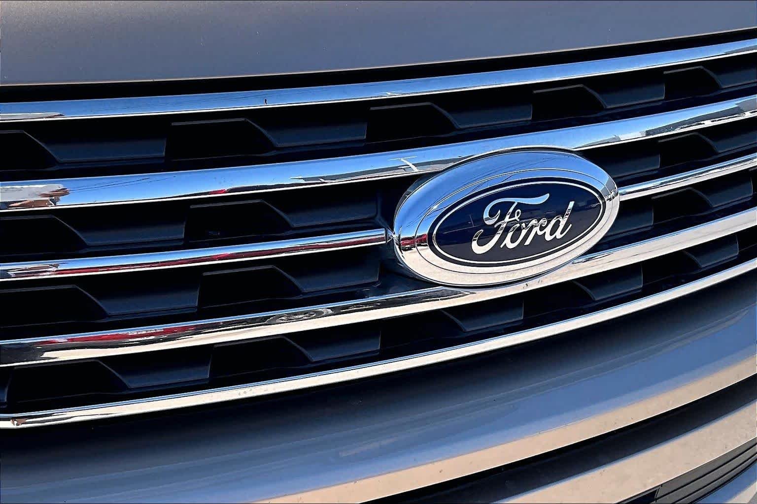 Used 2020 Desert Gold Ford XLT image 28